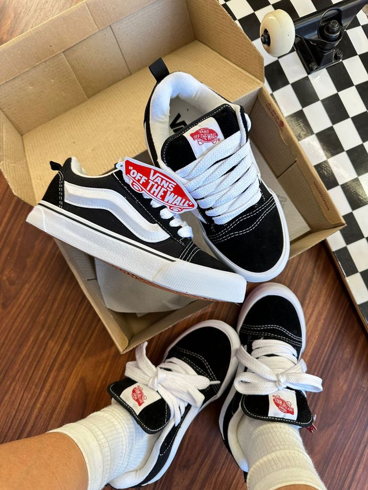 Vans Knu Preto e Branco