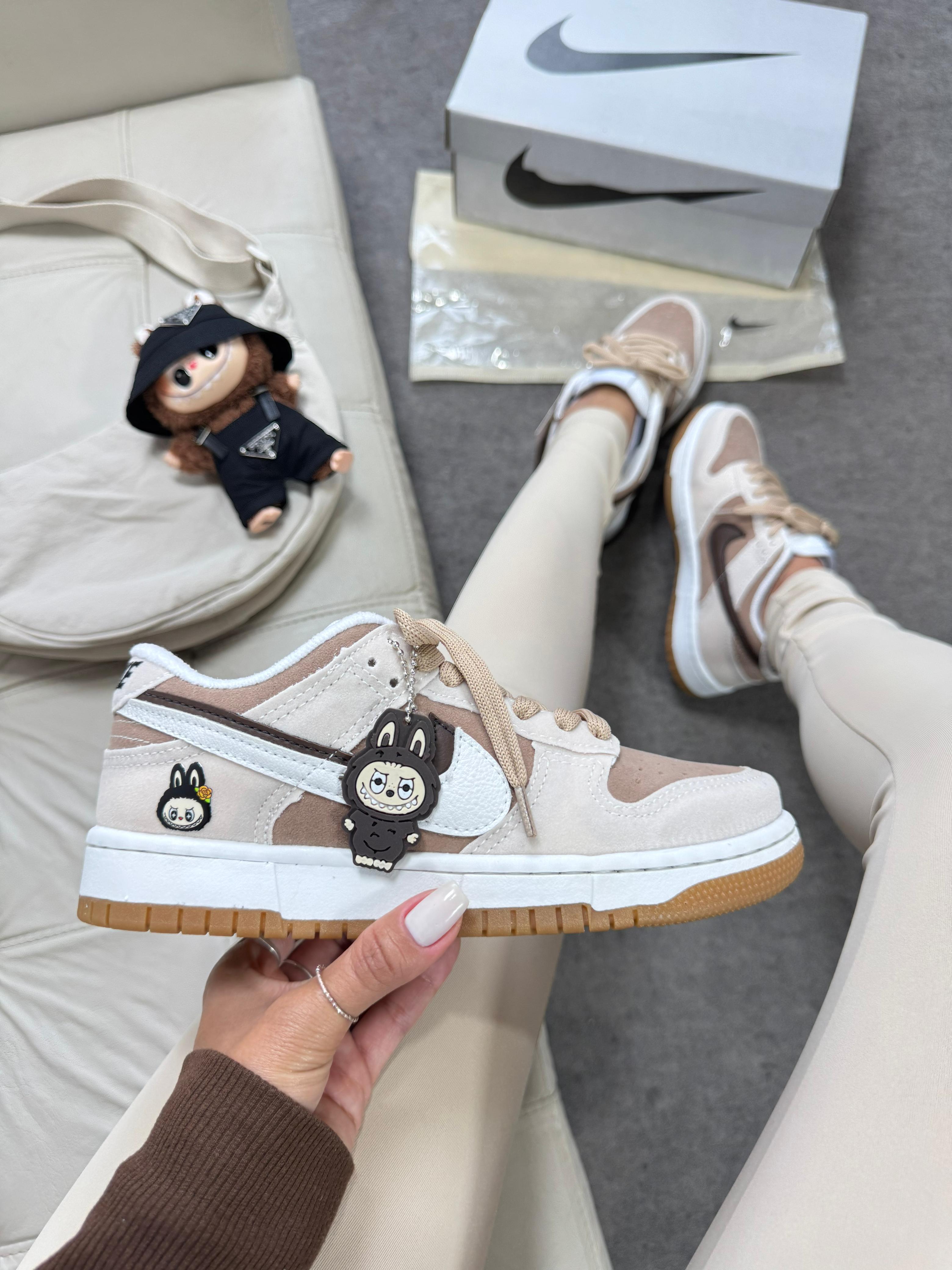Nike Sb Labubu Marrom e Branco