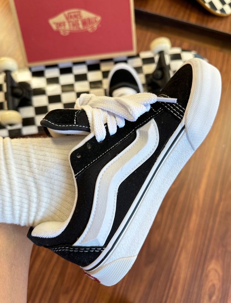 Vans Knu Preto e Branco