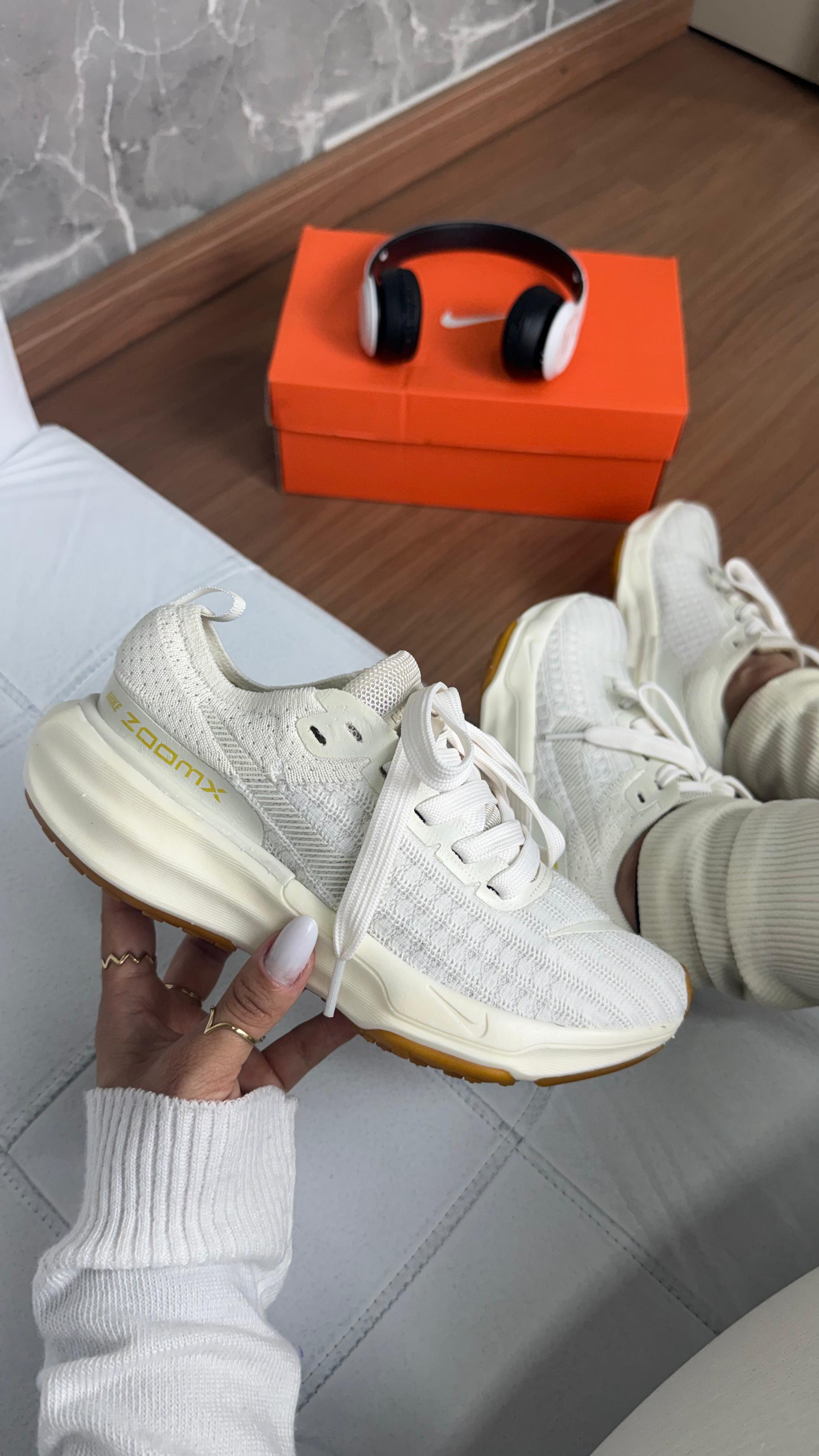 NIKE INVICINBLE RUN X