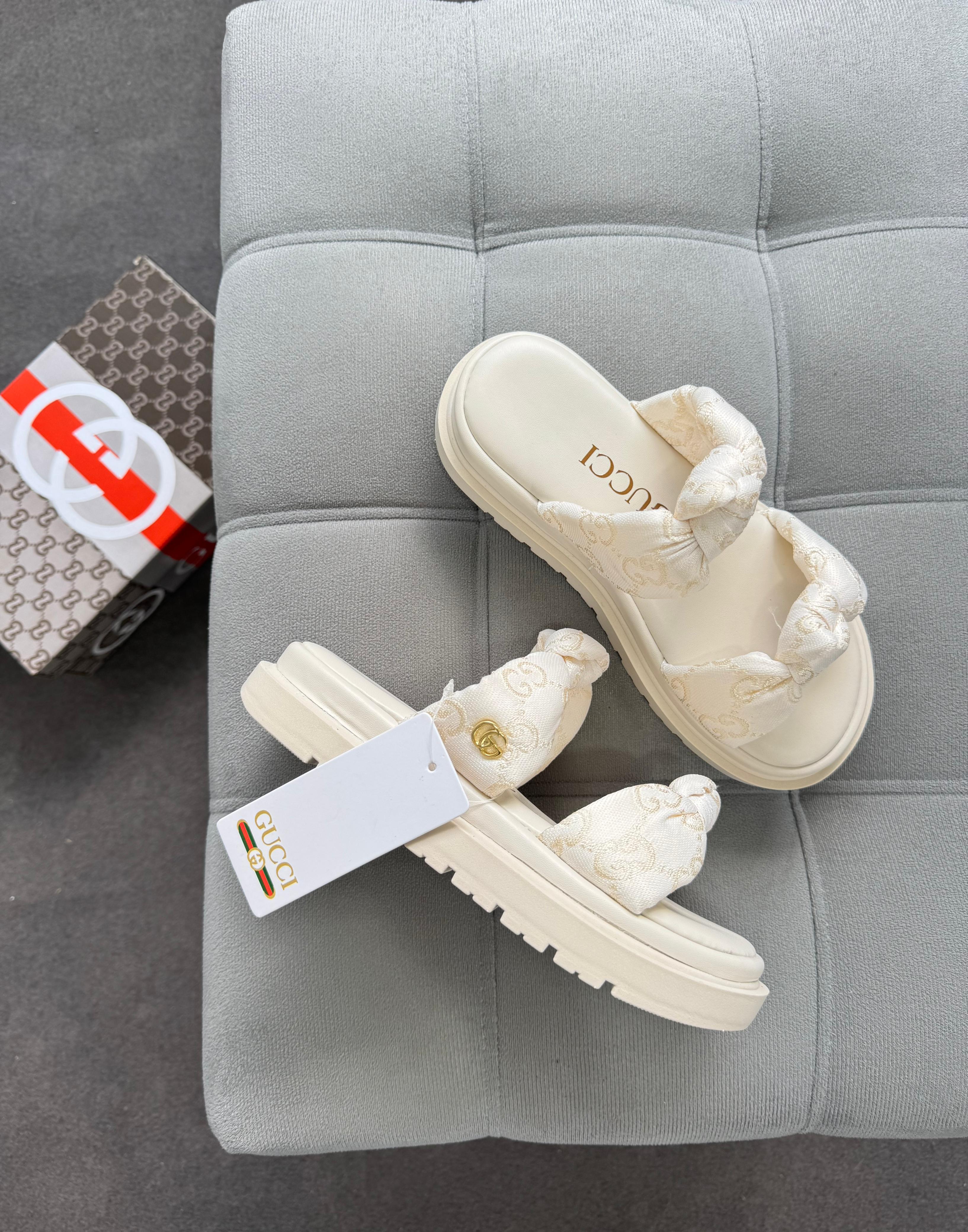 CHINELO GUCCI BRANCO