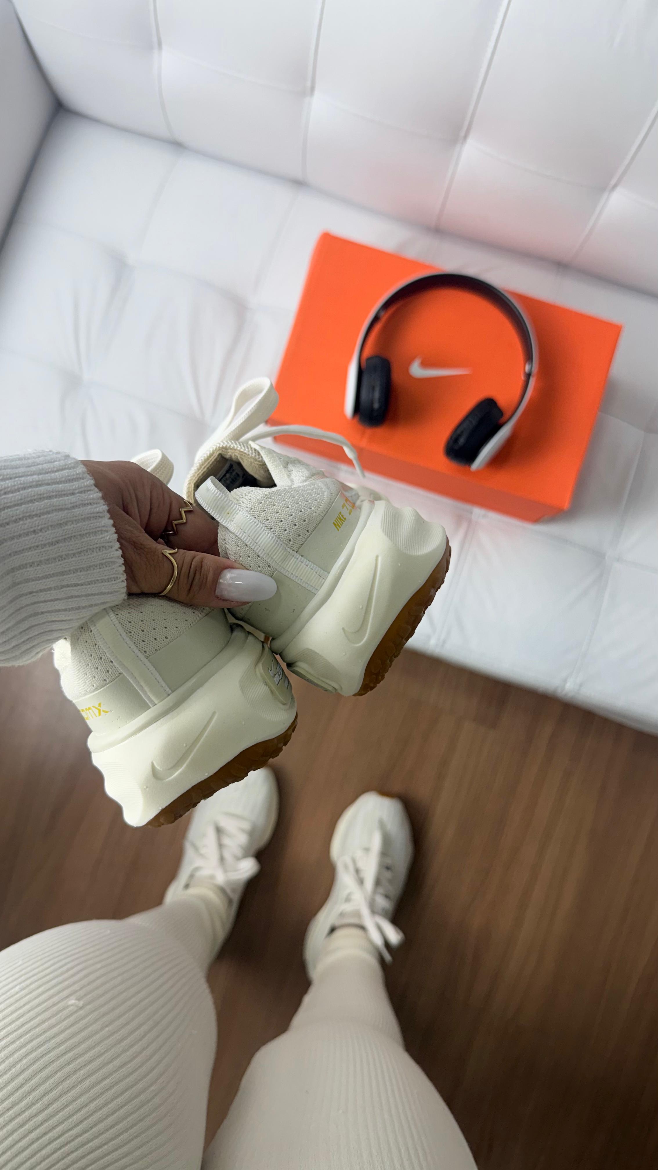 NIKE INVICINBLE RUN X