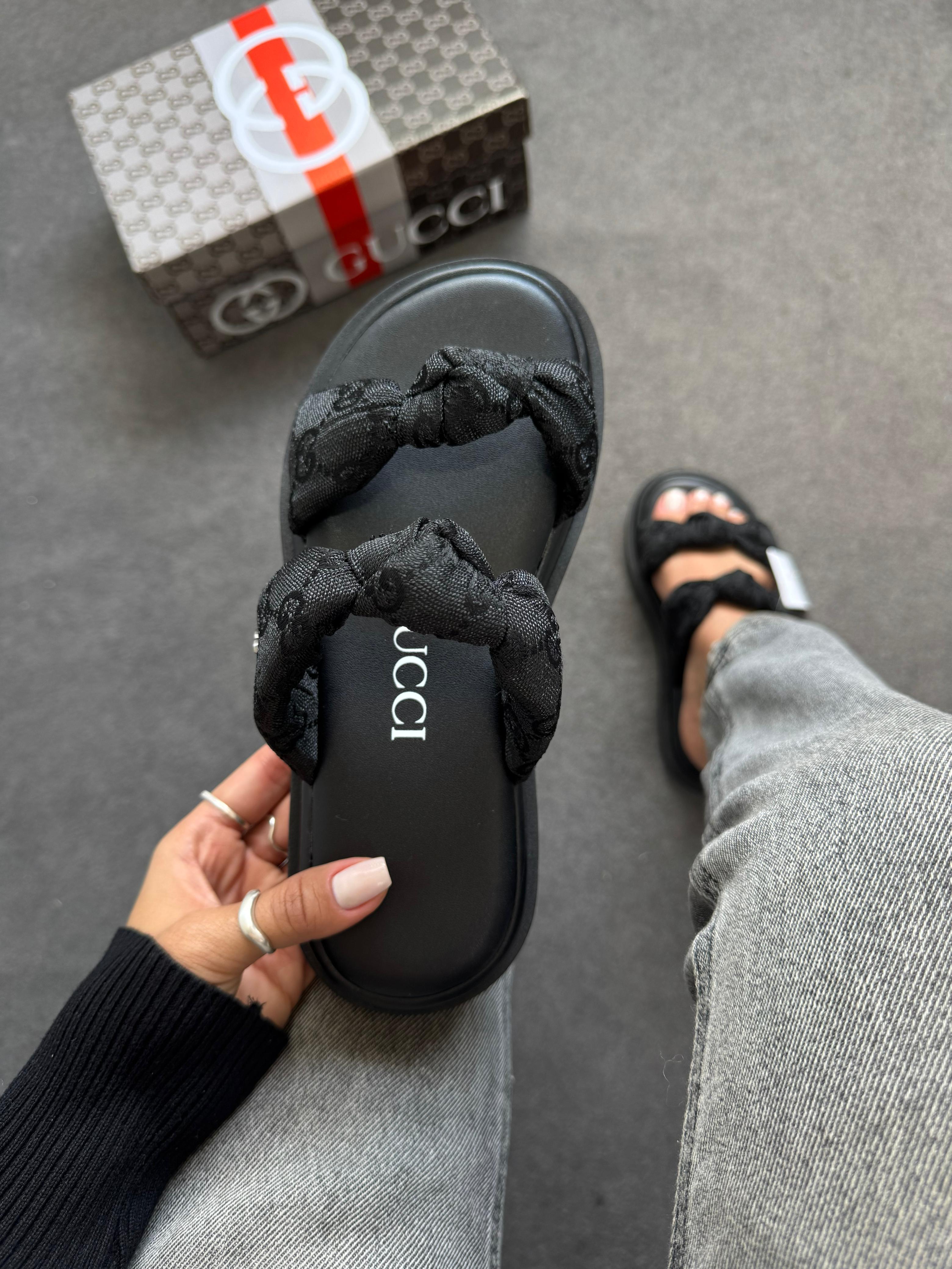 CHINELO PRETO GUCCI