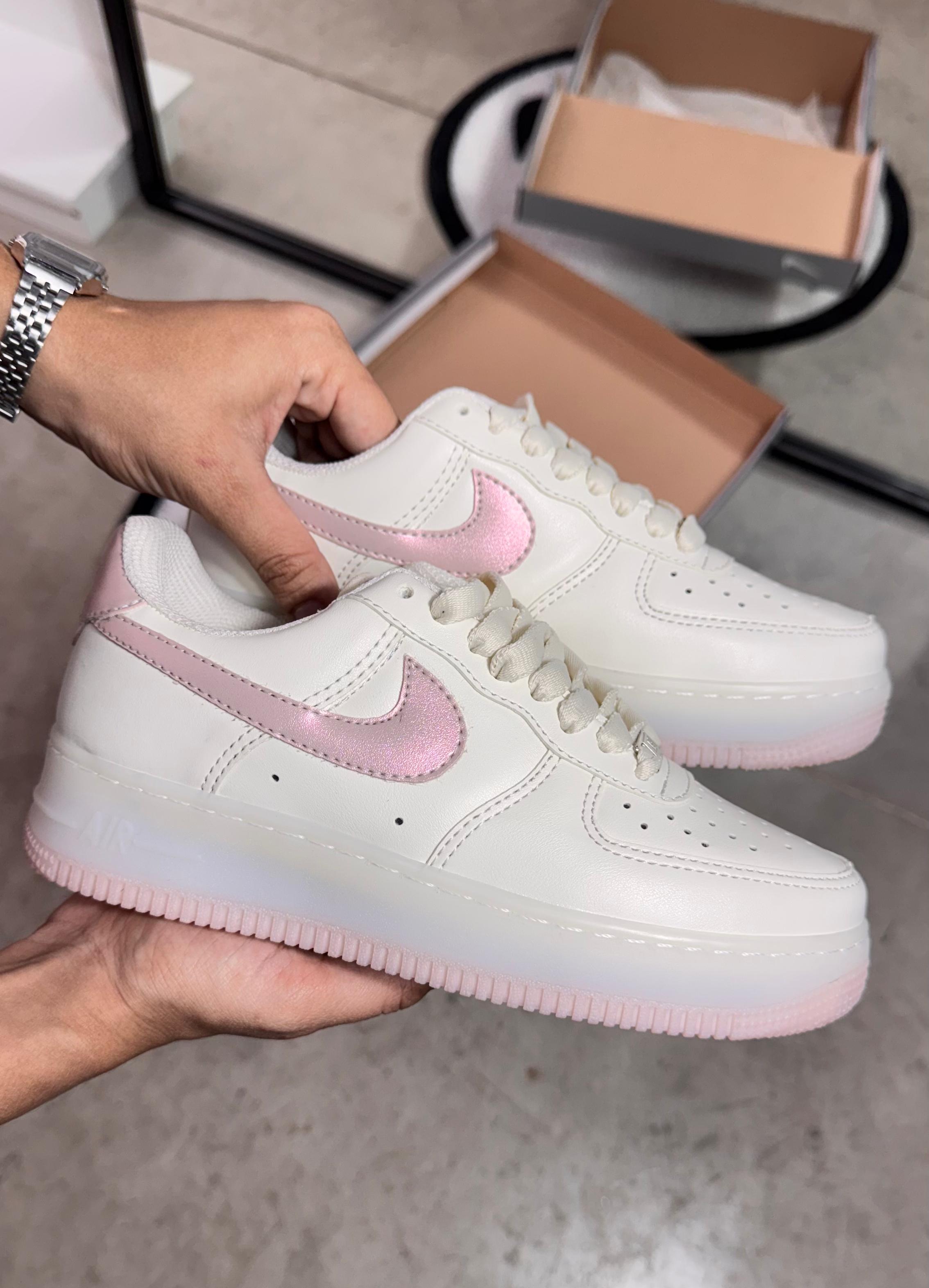 Nike Air Force 1 Branco e Rosa