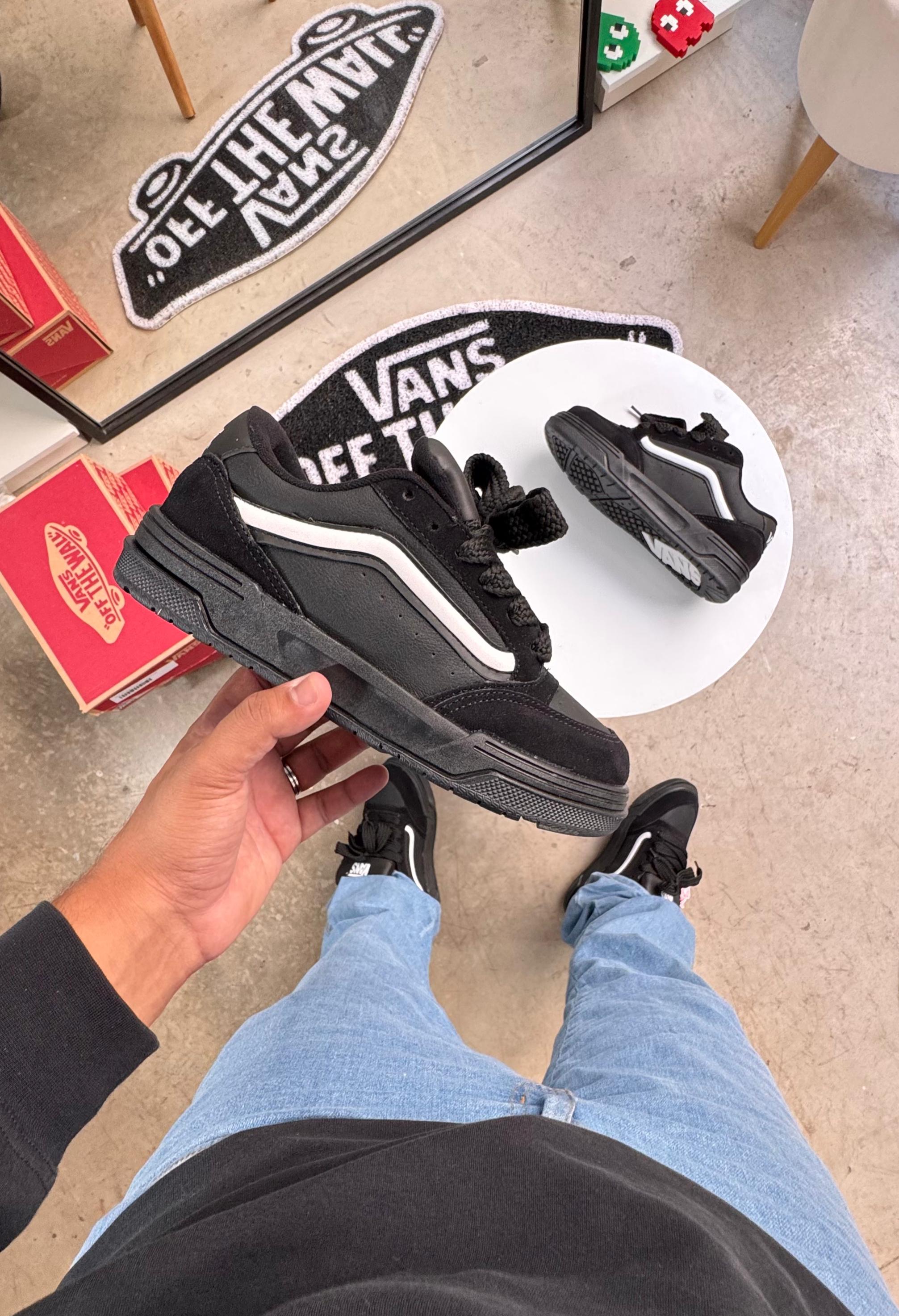 VANS HYLANE PRETO