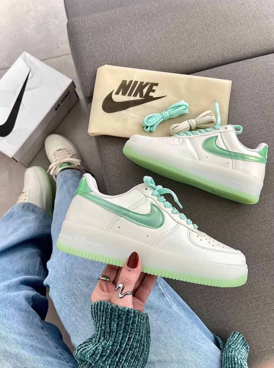 NIKE AIR FORCE