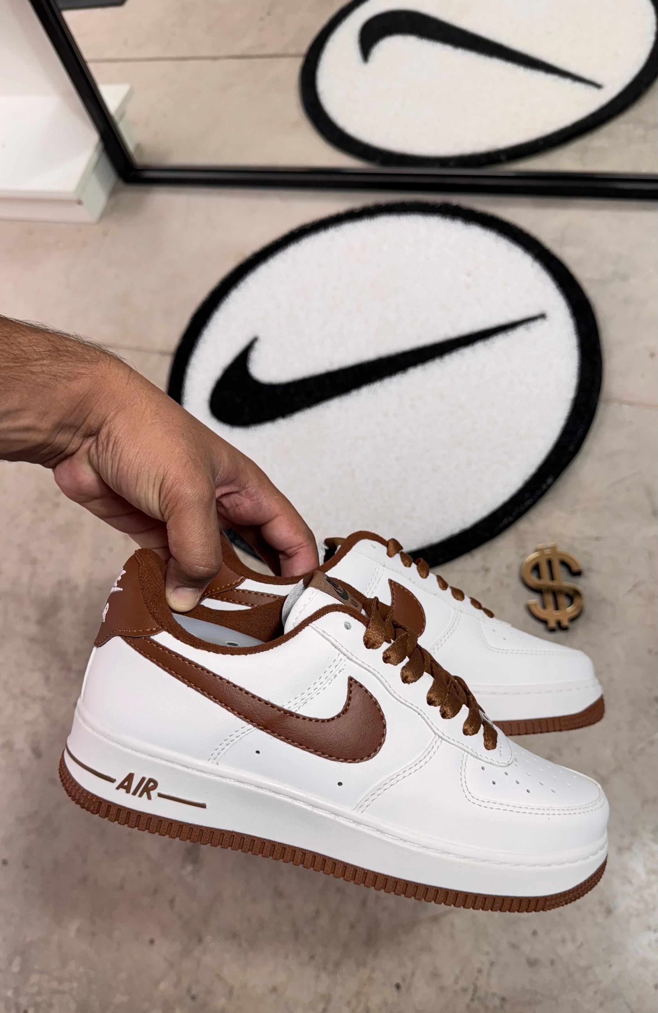 Nike Air Force 1 Off Castanho