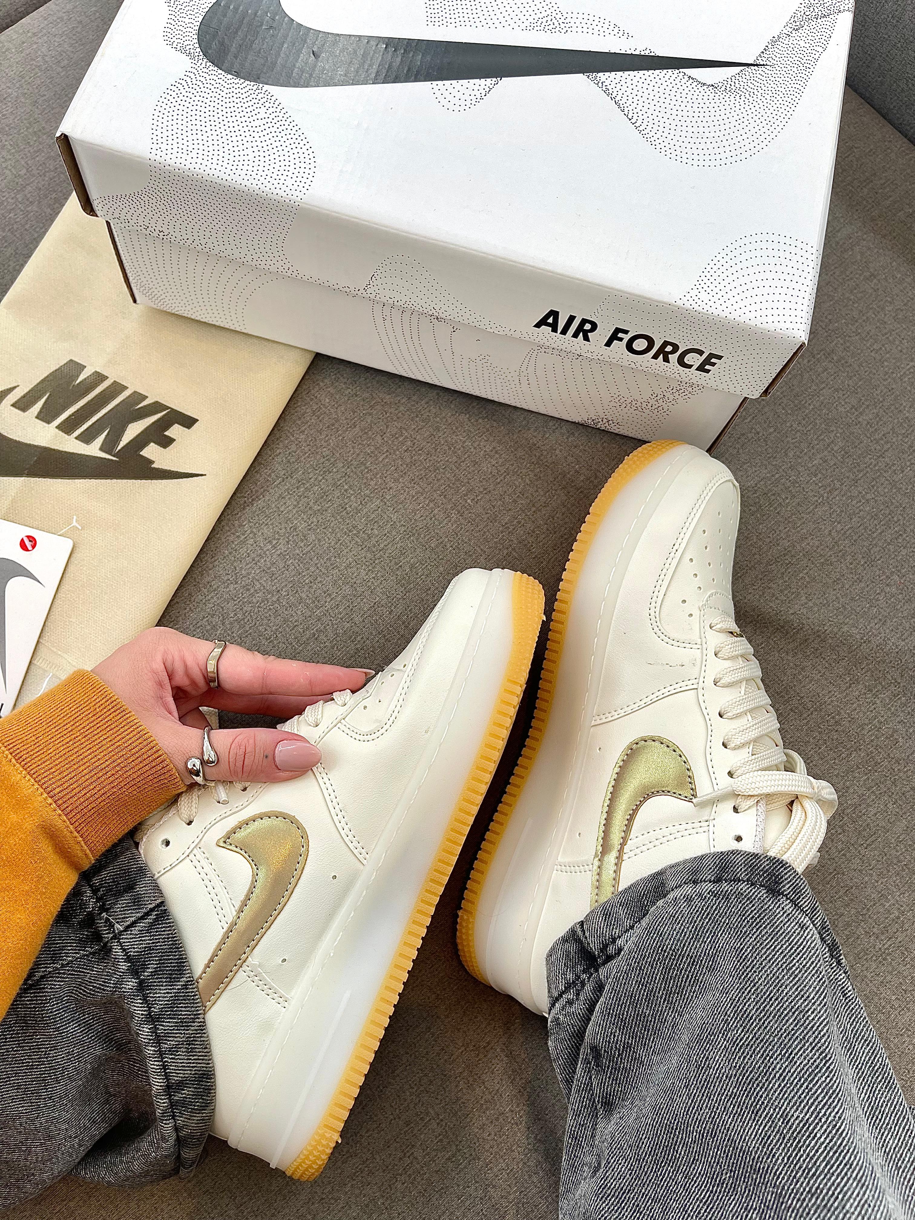 NIKE AIR FORCE