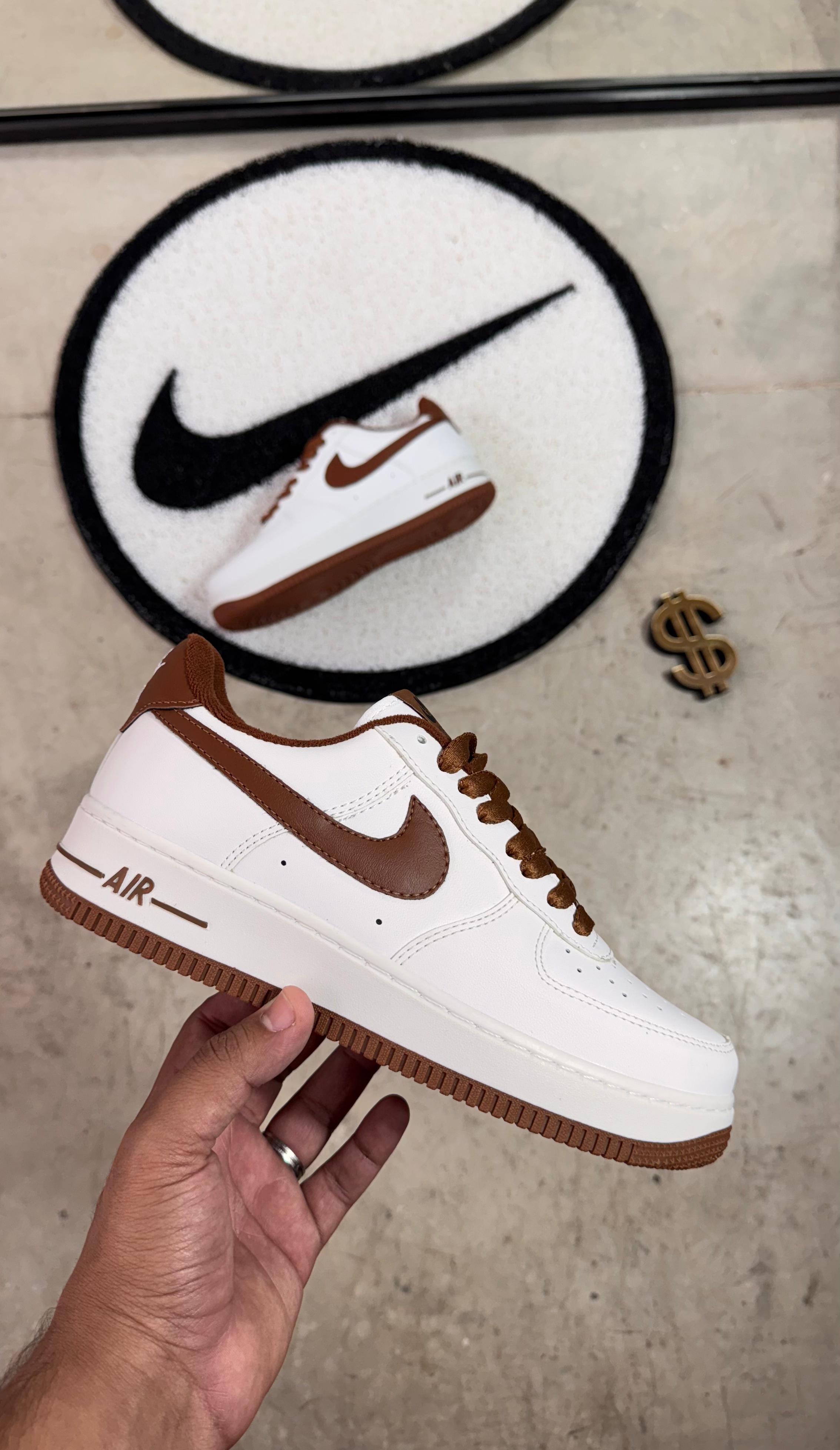Nike Air Force 1 Off Castanho