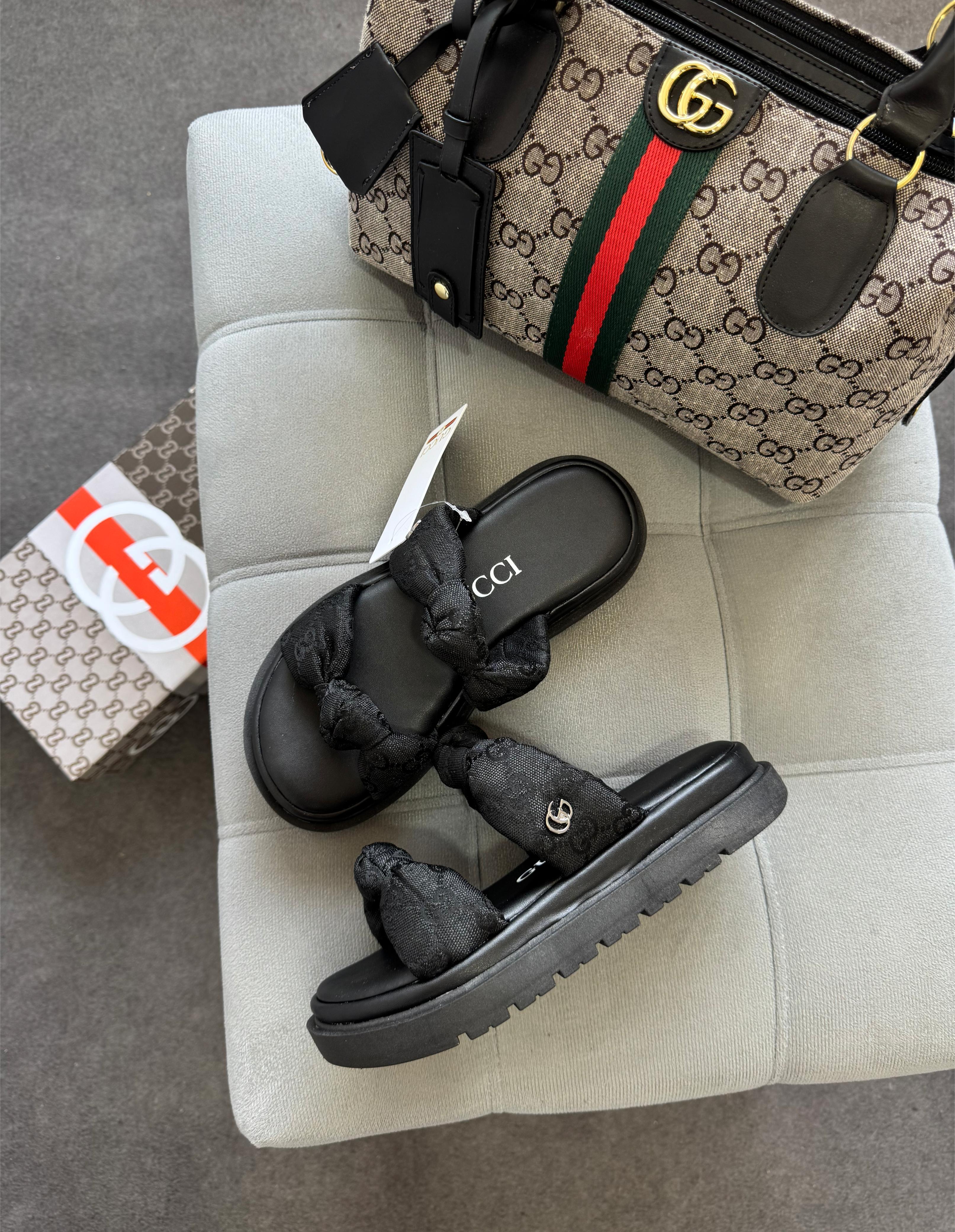 CHINELO PRETO GUCCI