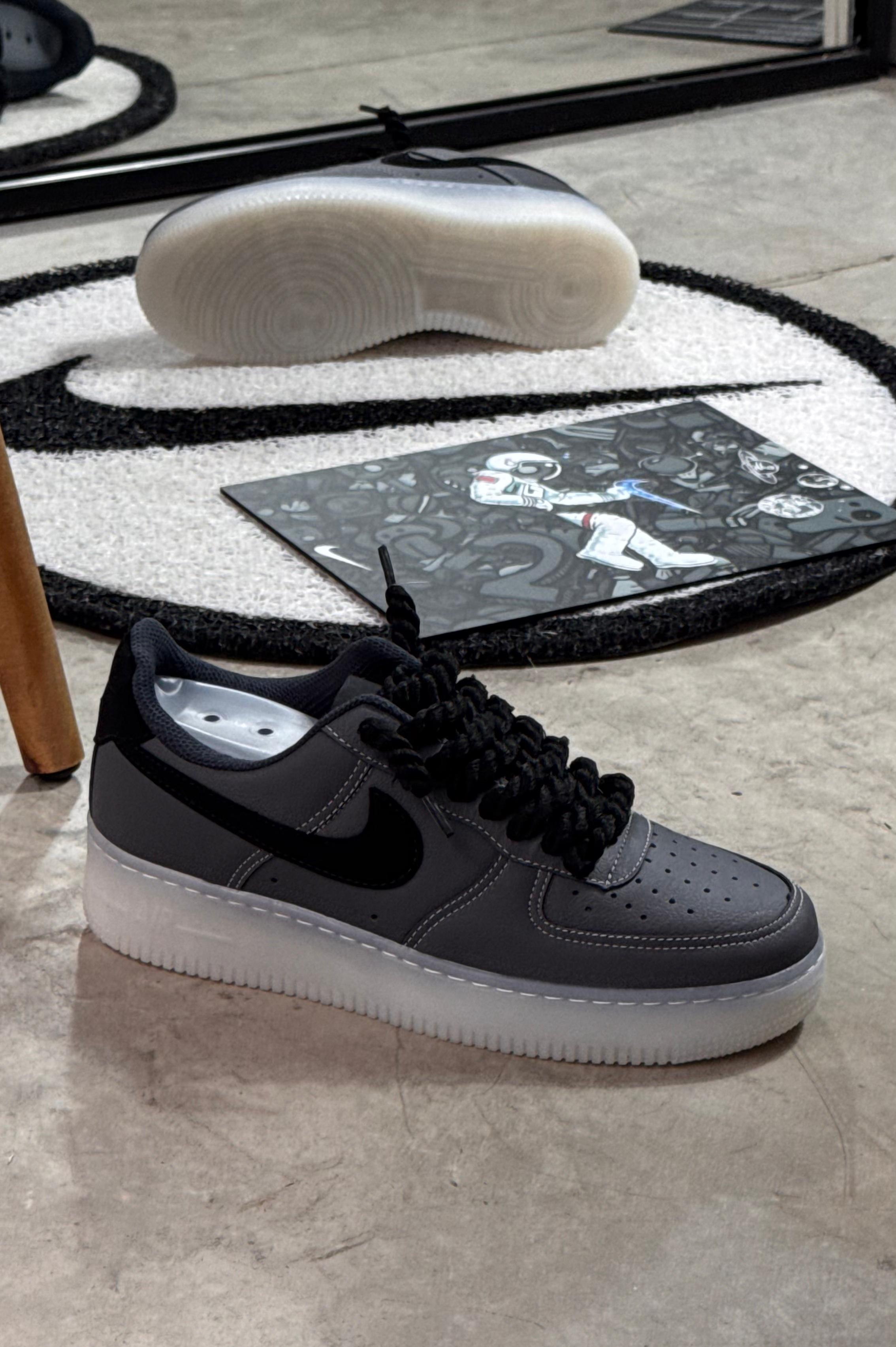 Nike Air Force 1 Cinza e Preto
