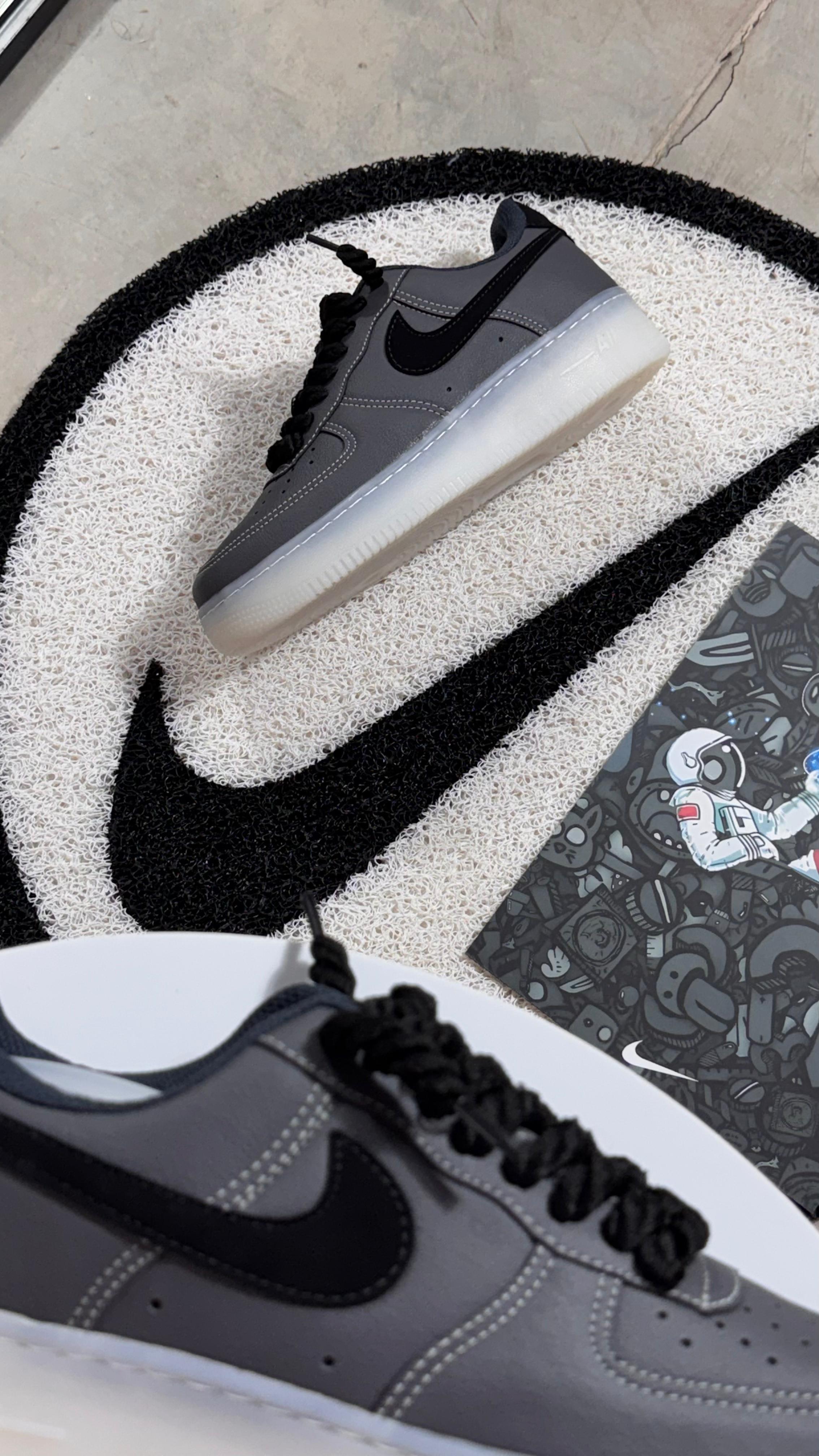 Nike Air Force 1 Cinza e Preto