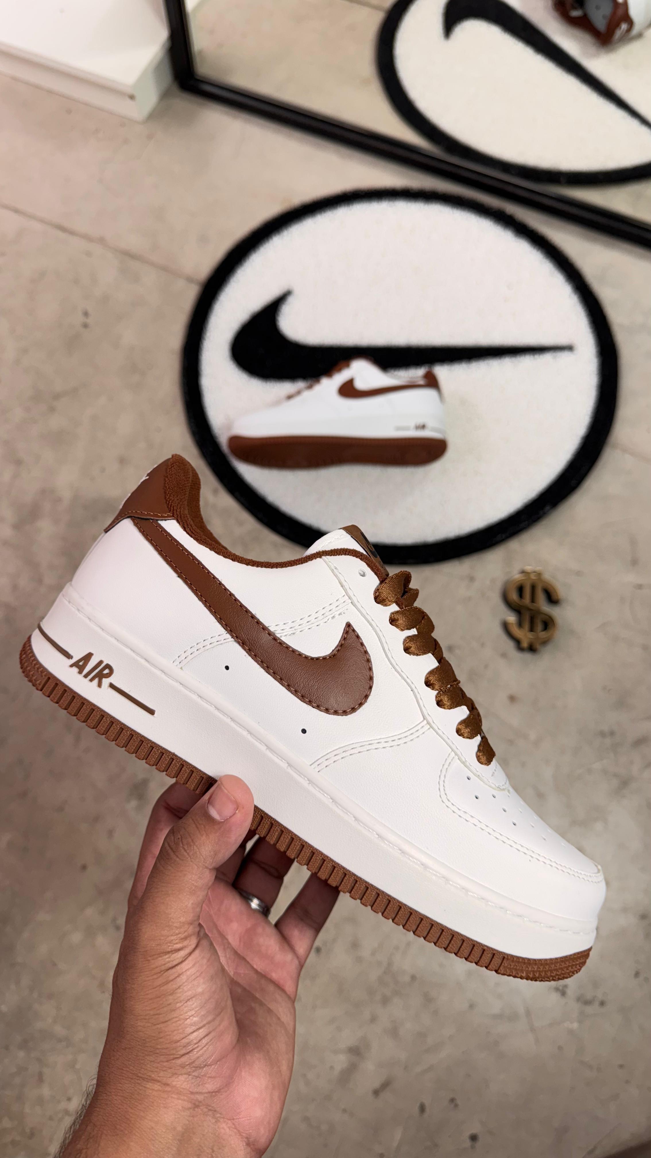 Nike Air Force 1 Off Castanho