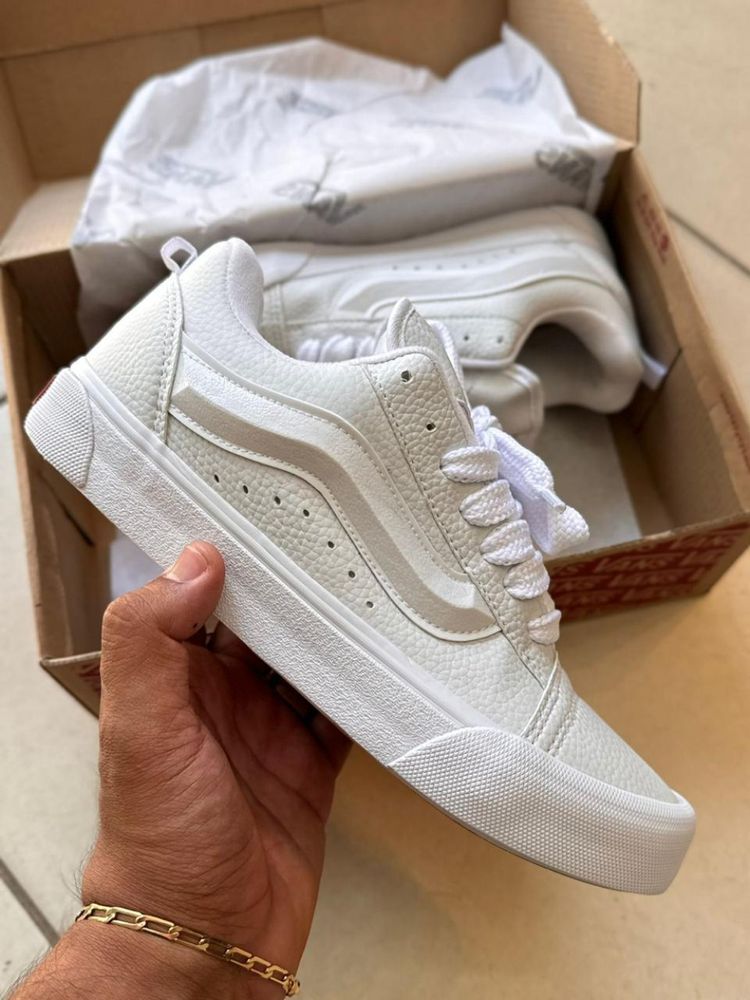 Vans KNU