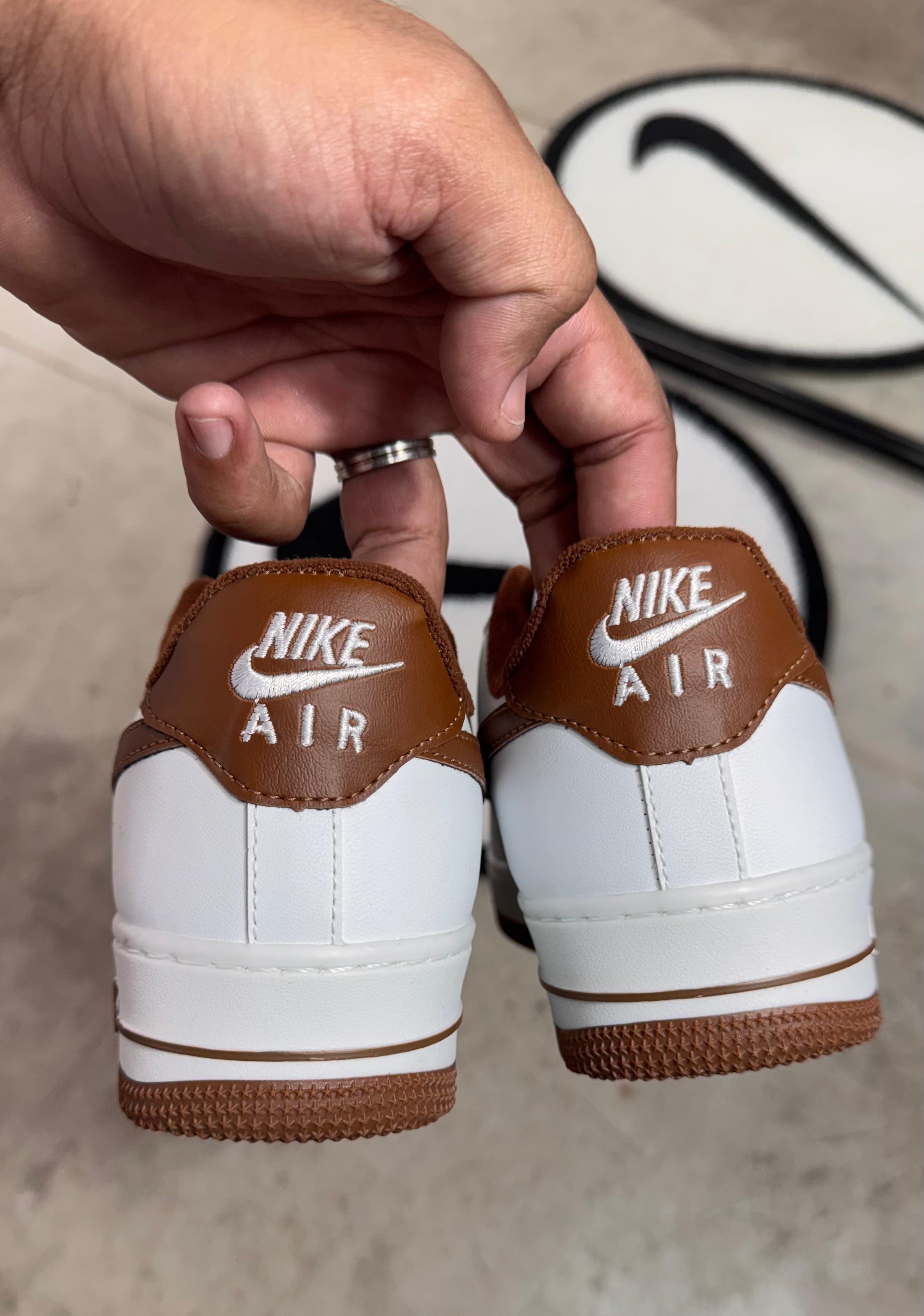 Nike Air Force 1 Off Castanho