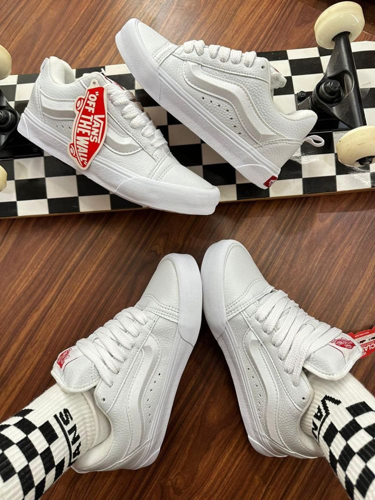 Vans KNU